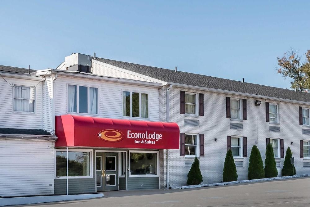 Econo Lodge Airport - Featured Image