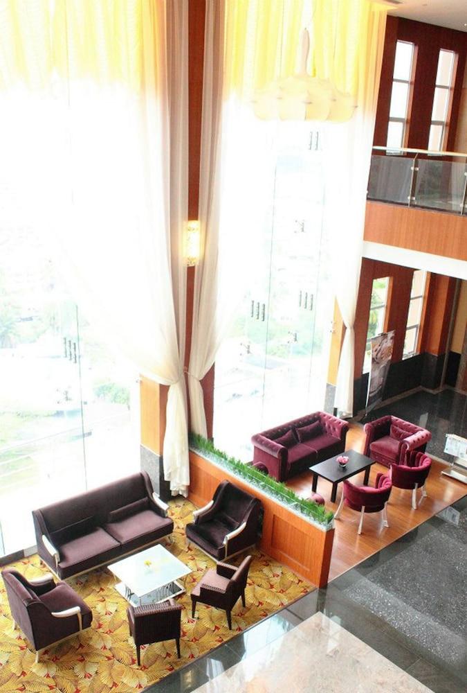 Meritz Hotel - Lobby Sitting Area