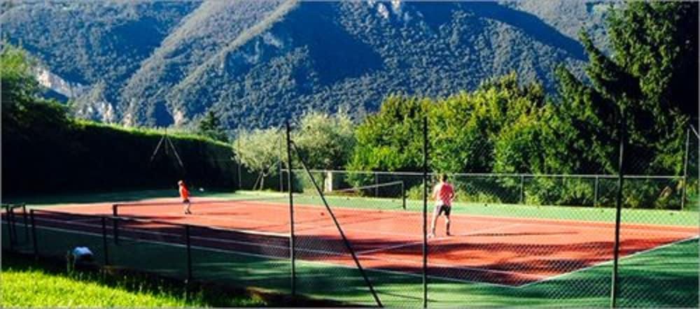 Romantik Hotel Relais Mirabella Iseo - Tennis Court