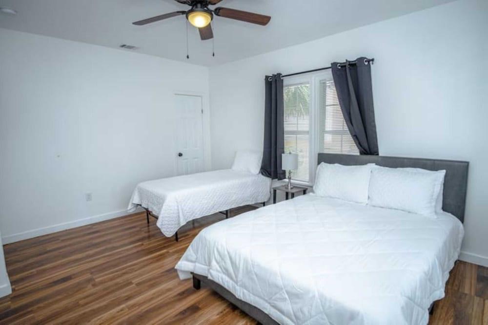 Cozy Remodeled 2br 1ba Near Downtown - Featured Image
