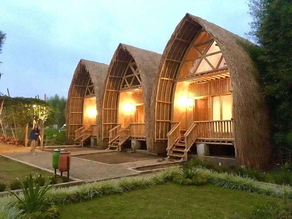 Villa ChavaMinerva Bambu - Lembang - Exterior