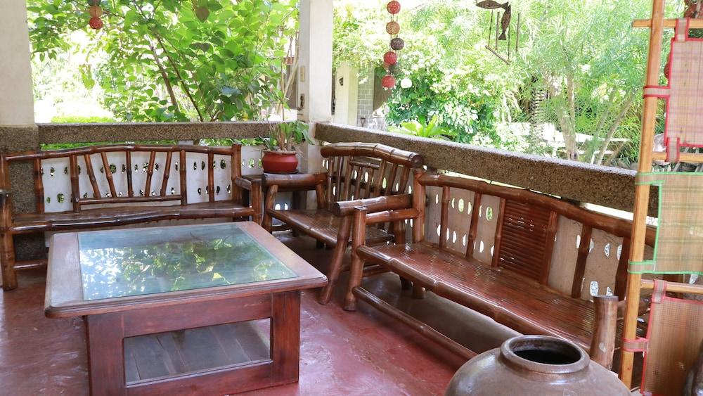 Bulwagang Princesa Tourist Inn - Lobby Sitting Area