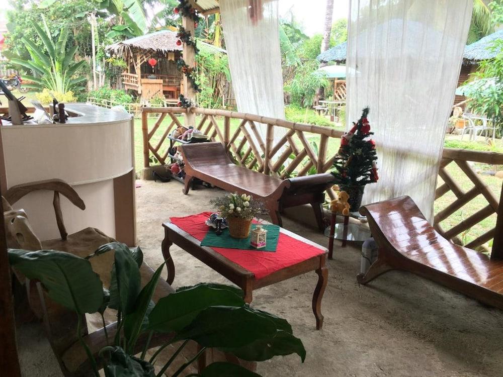 Villa Travelista - Lobby Sitting Area