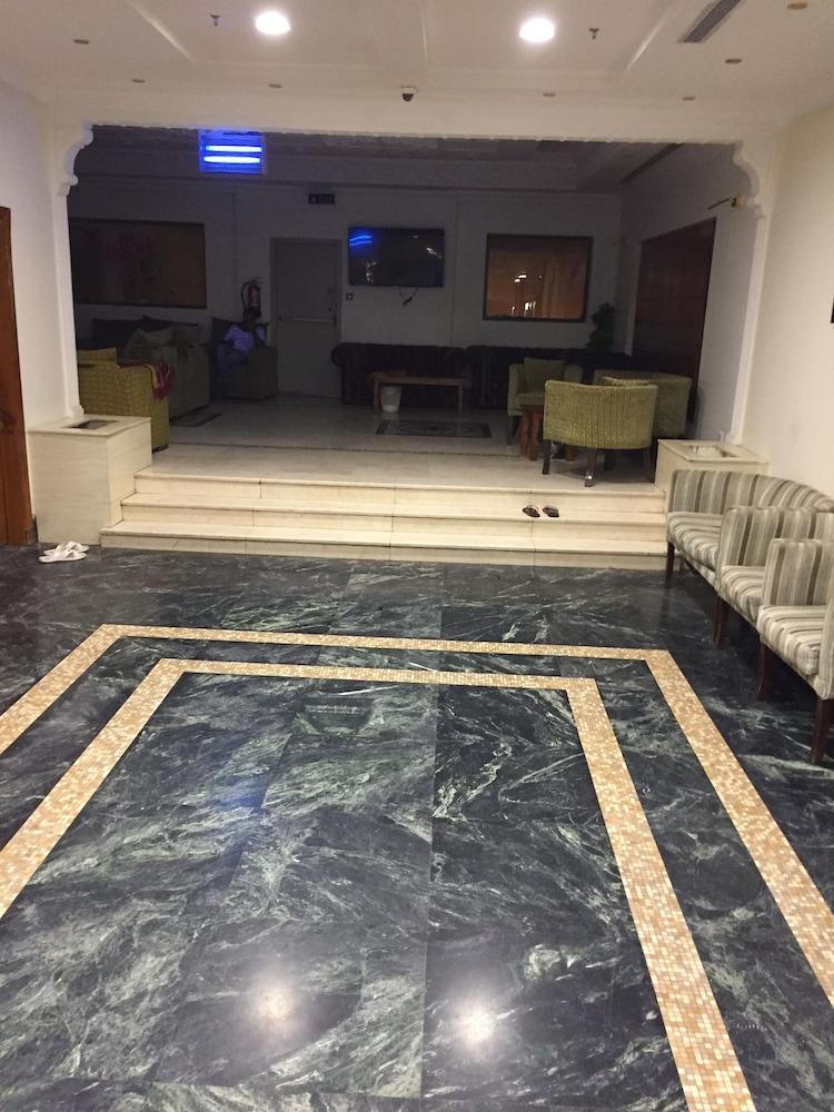 Mawaheb Al Roudah Hotel - Lobby Sitting Area