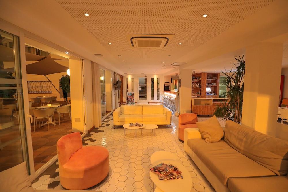 Hotel Es Mitjorn - Lobby Lounge