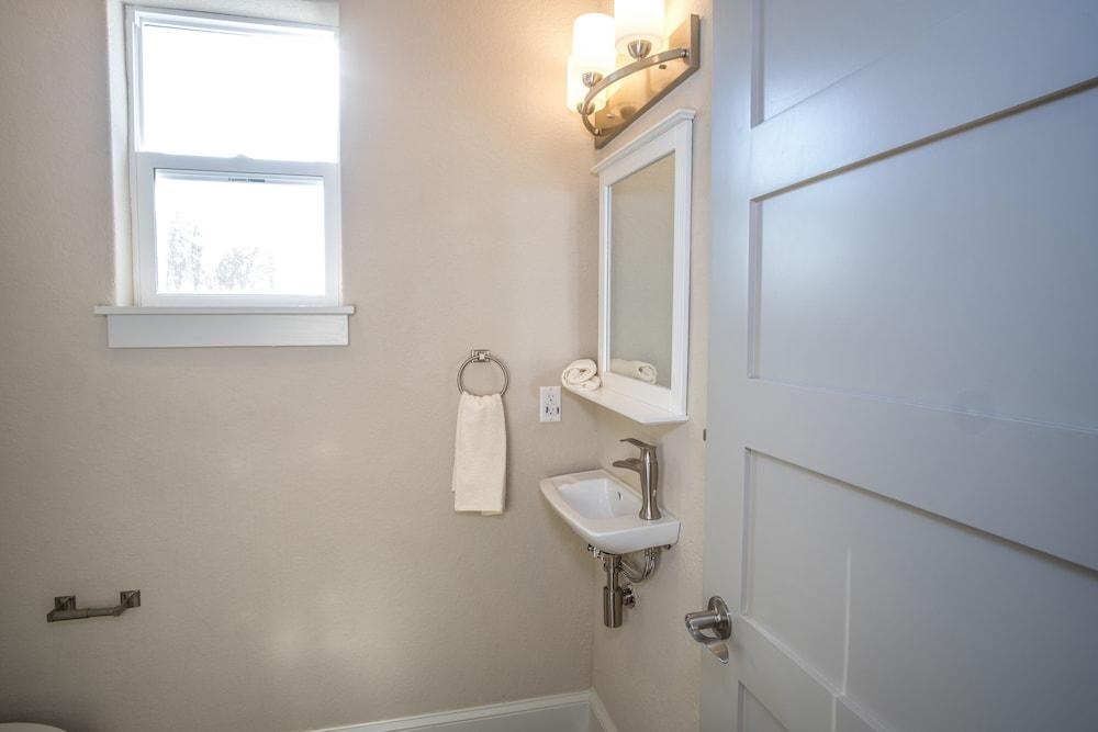 Beautiful Guest House on New Built Home Near Downtown - Bathroom Sink