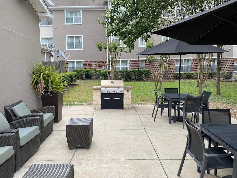 Residence Inn by Marriott San Antonio Downtown Market Square - BBQ/Picnic Area