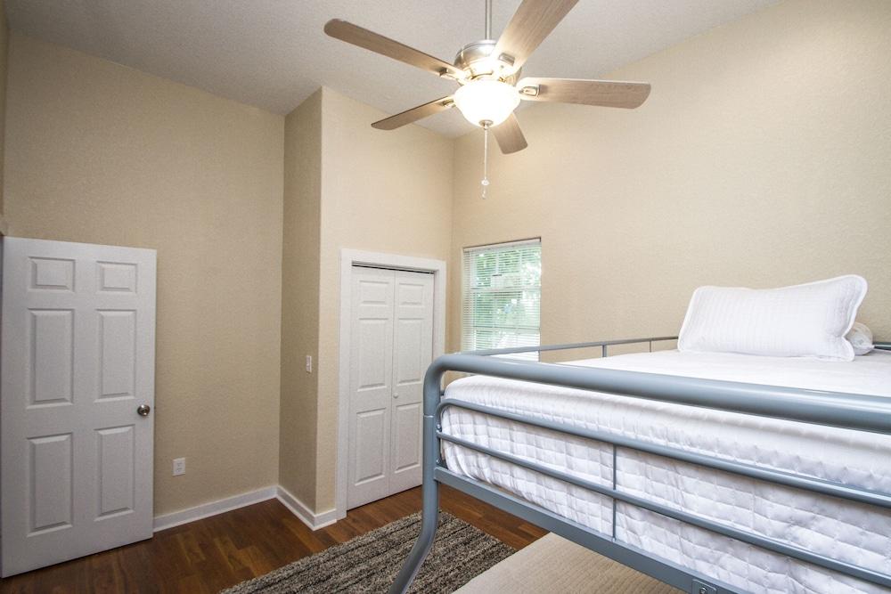3br/2ba Remodeled Apartment Near Downtown - Interior
