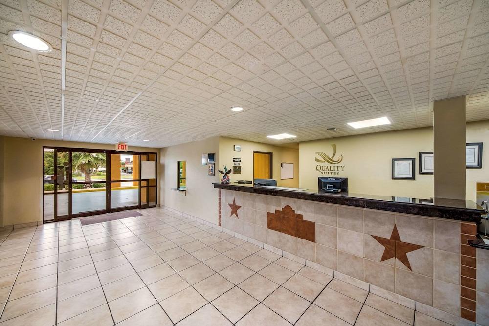 Quality Suites San Antonio - Lobby