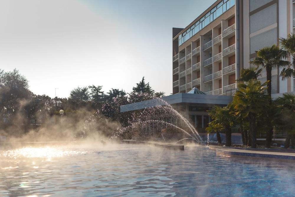 Grand Hotel Terme & Spa - Pool Waterfall