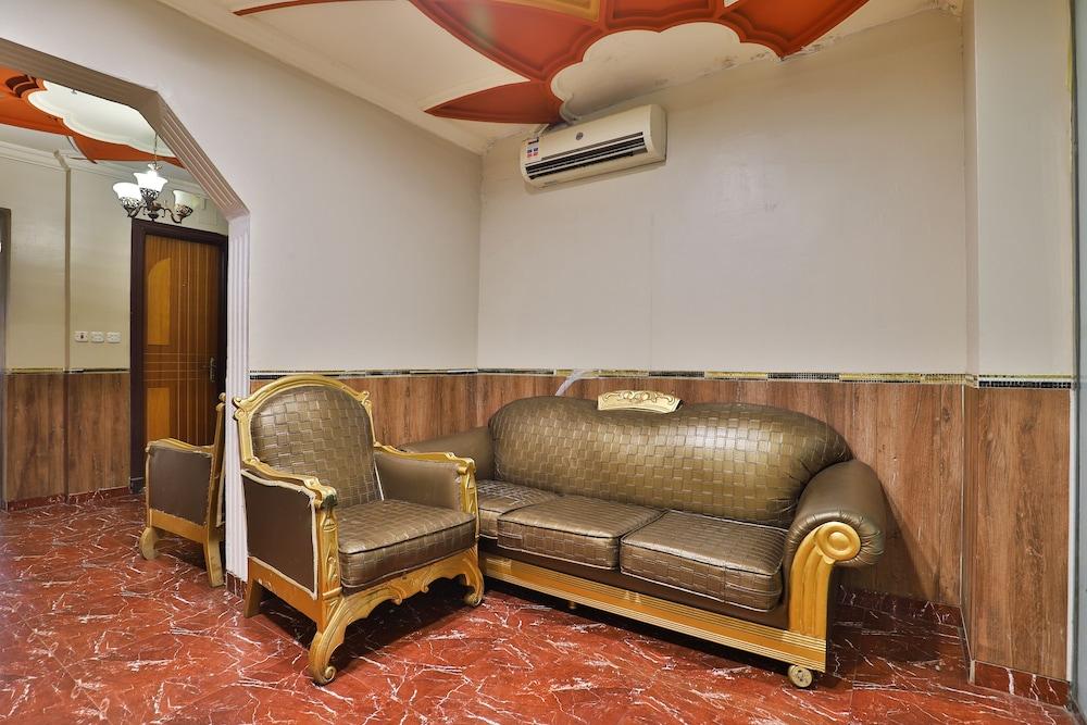 OYO 376 Abdu Samad Al Sadawi Hotel 1 - Lobby Sitting Area