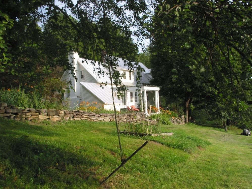 The Pond House Inn at Shattuck Hill Farm - Property Grounds