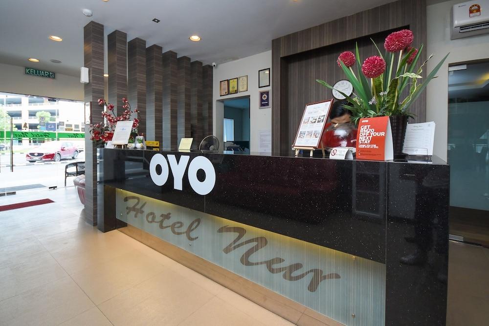Super OYO 985 Hotel Nur - Reception