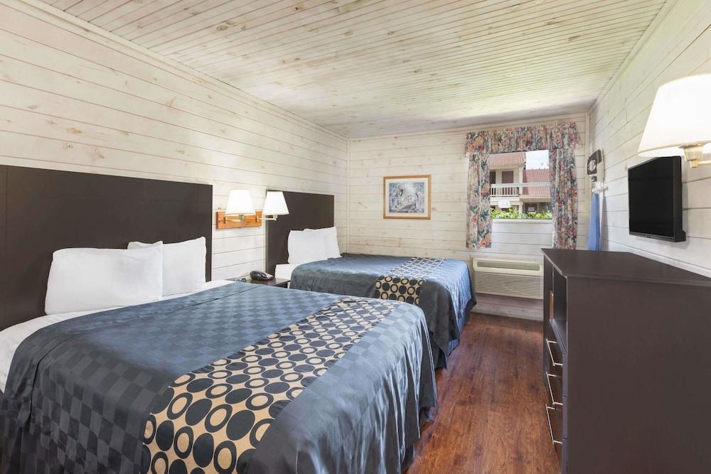 Travelodge Inn & Suites by Wyndham San Antonio Airport - Guestroom