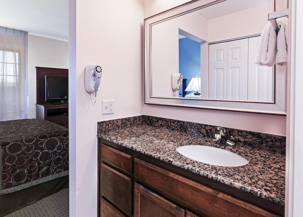 Staybridge Suites Northwest near Six Flags Fiesta, an IHG Hotel - Bathroom