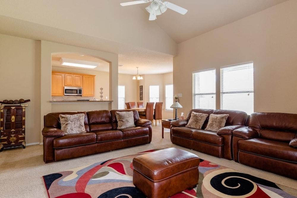 Spacious House BMT Six Flags Seaworld - Featured Image