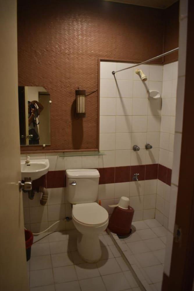 OYO 632 Rubydina's Pension House - Bathroom