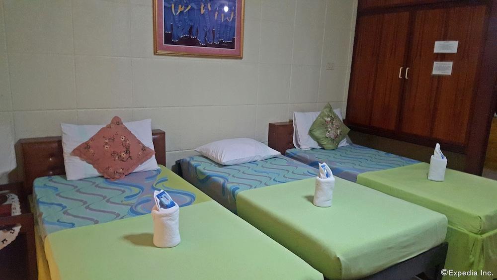 OYO 599 Palawan Village Hotel - Room