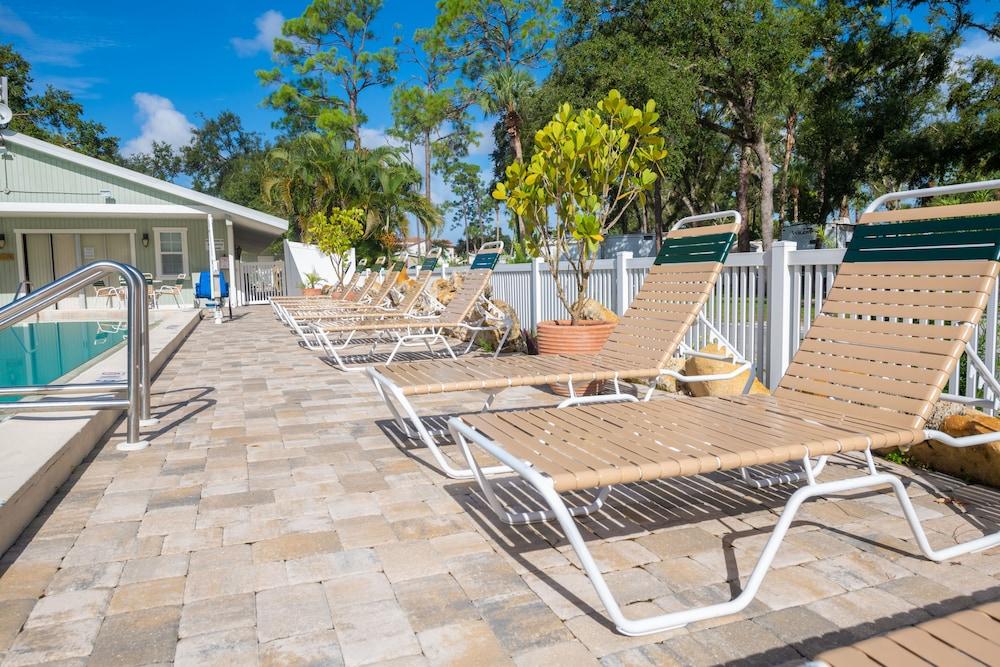 Naples RV Resort - Outdoor Pool